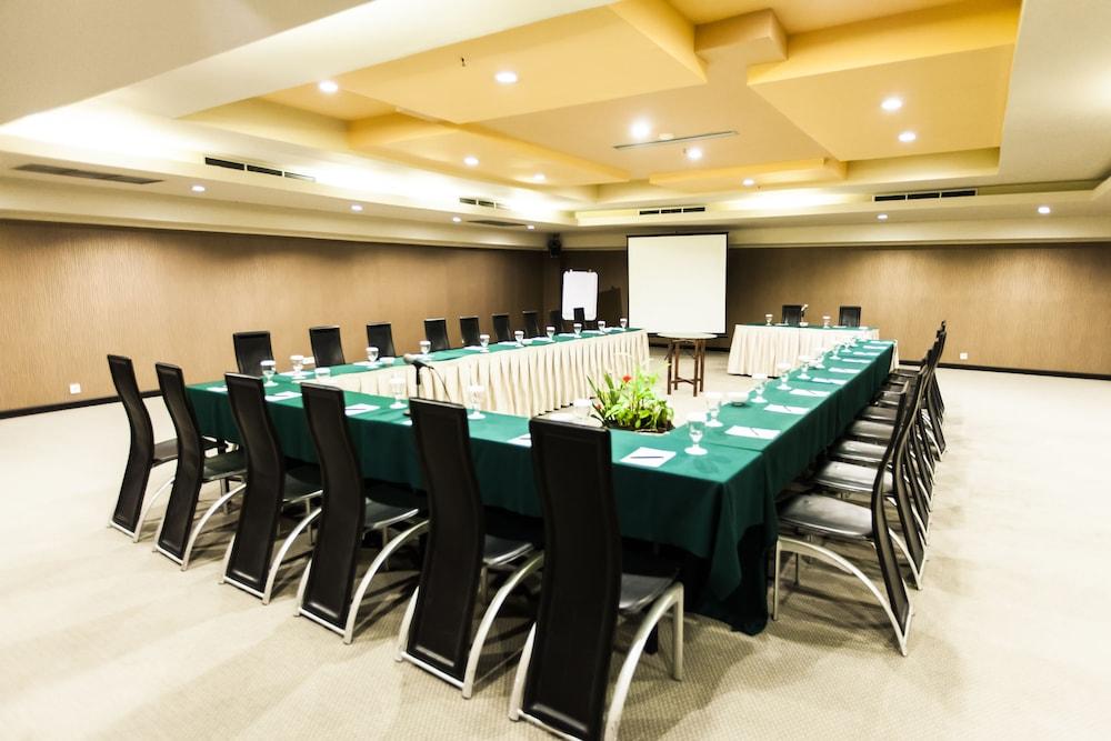 Orchardz Hotel Bandara Tangerang Kültér fotó