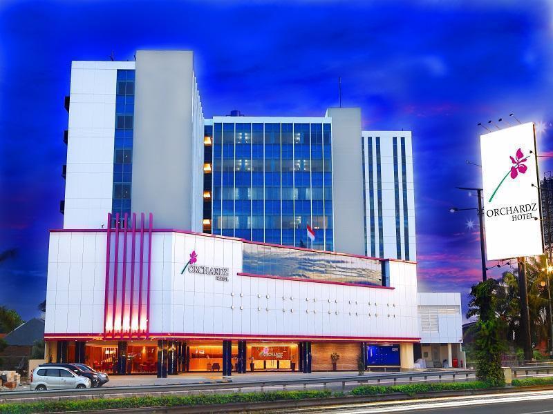 Orchardz Hotel Bandara Tangerang Kültér fotó